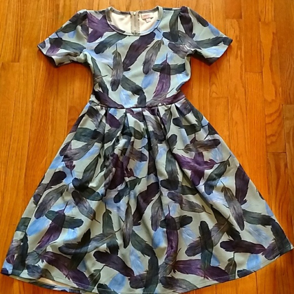 LuLaRoe UNICORN Amelia size S